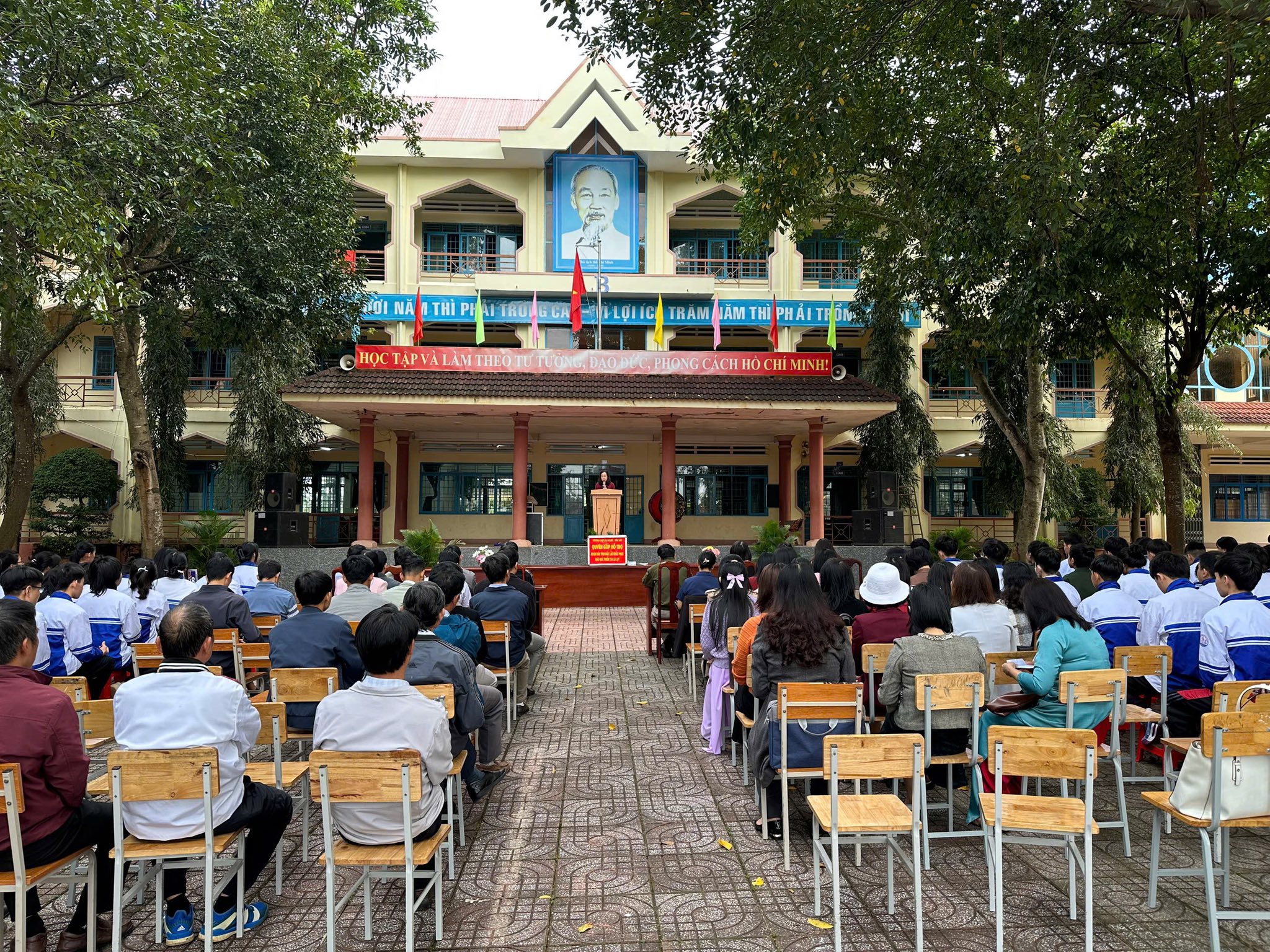 toan canh buoi quyen gop 2